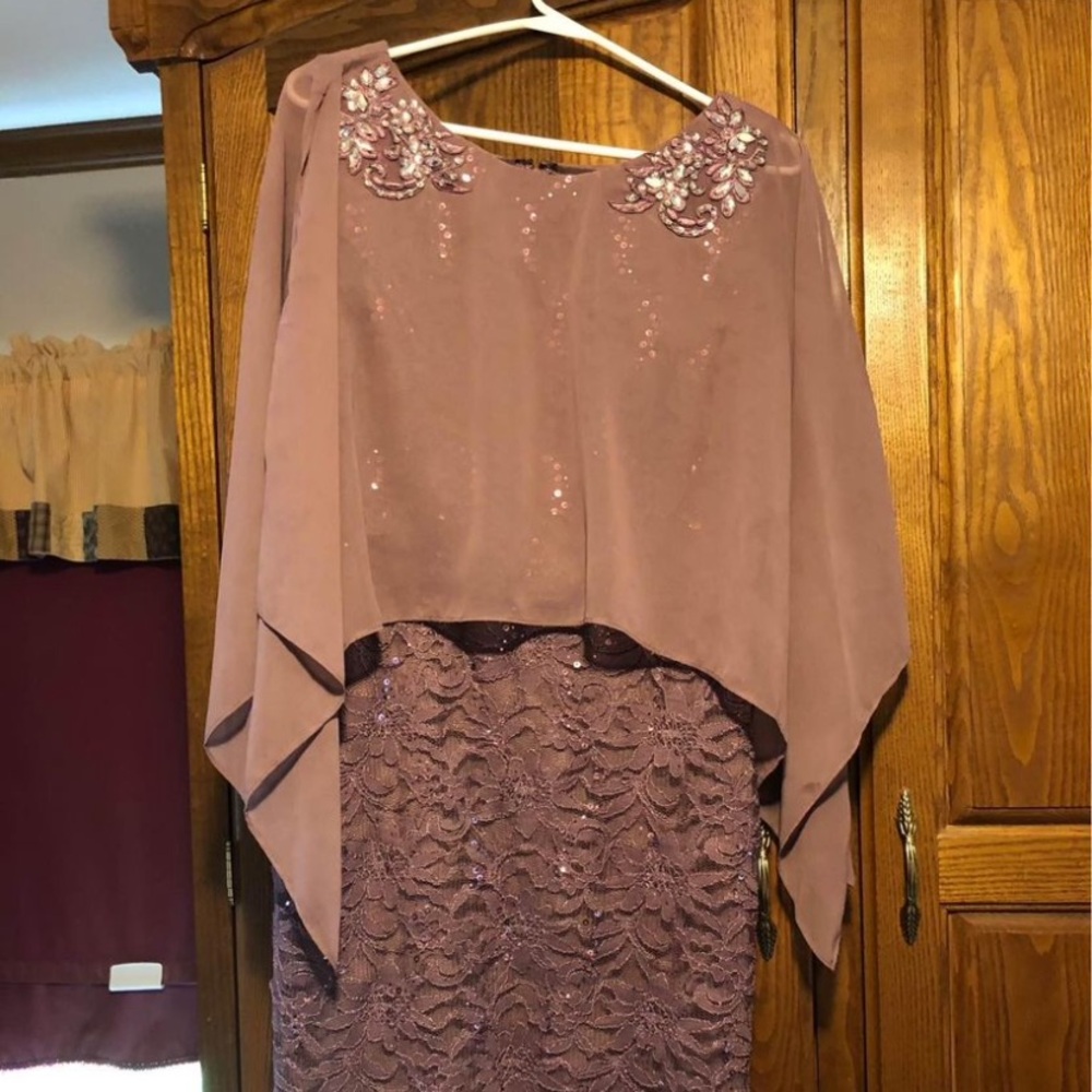 Beautiful and comfortable Mother of the bride dress. Size xl